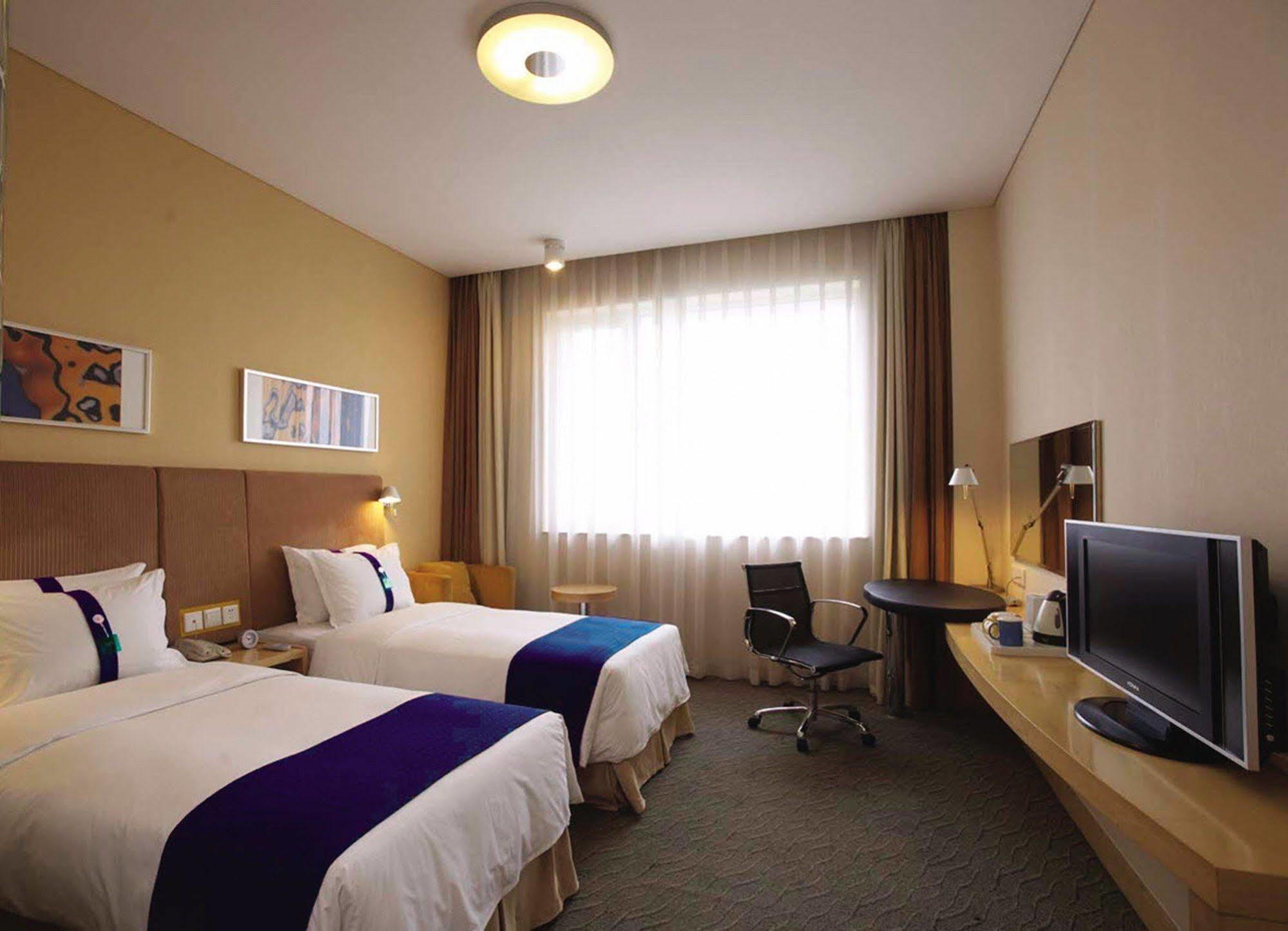 Holiday Inn Express Lhasa Potala Palace, An Ihg Hotel Екстер'єр фото