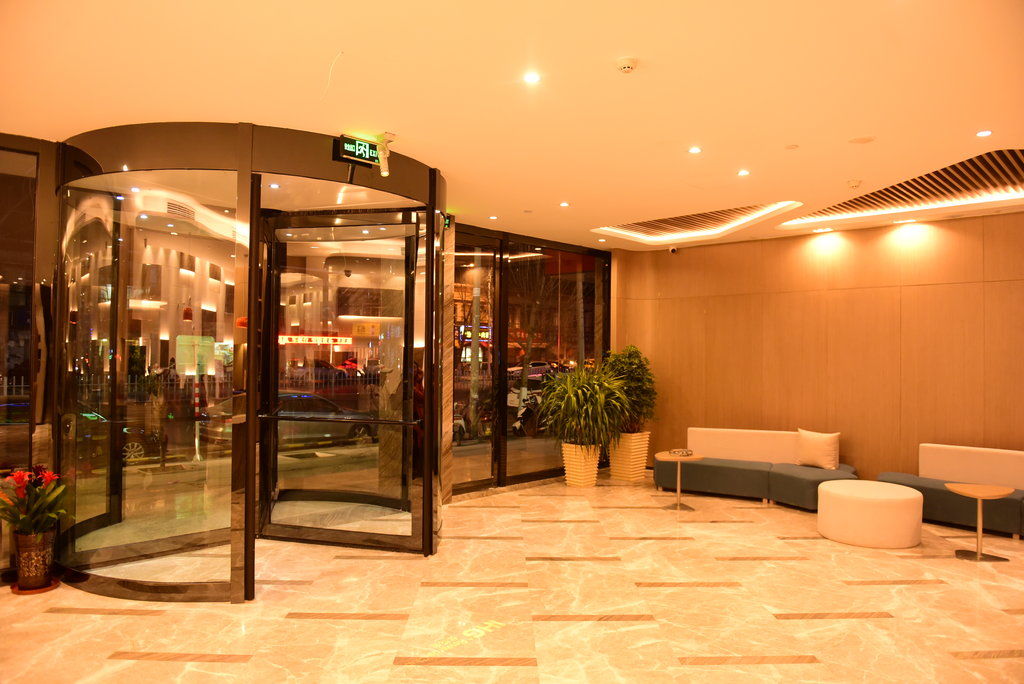Holiday Inn Express Lhasa Potala Palace, An Ihg Hotel Екстер'єр фото